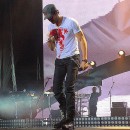 Enrique Iglesias se blesse gravement sur scène à Tijuana